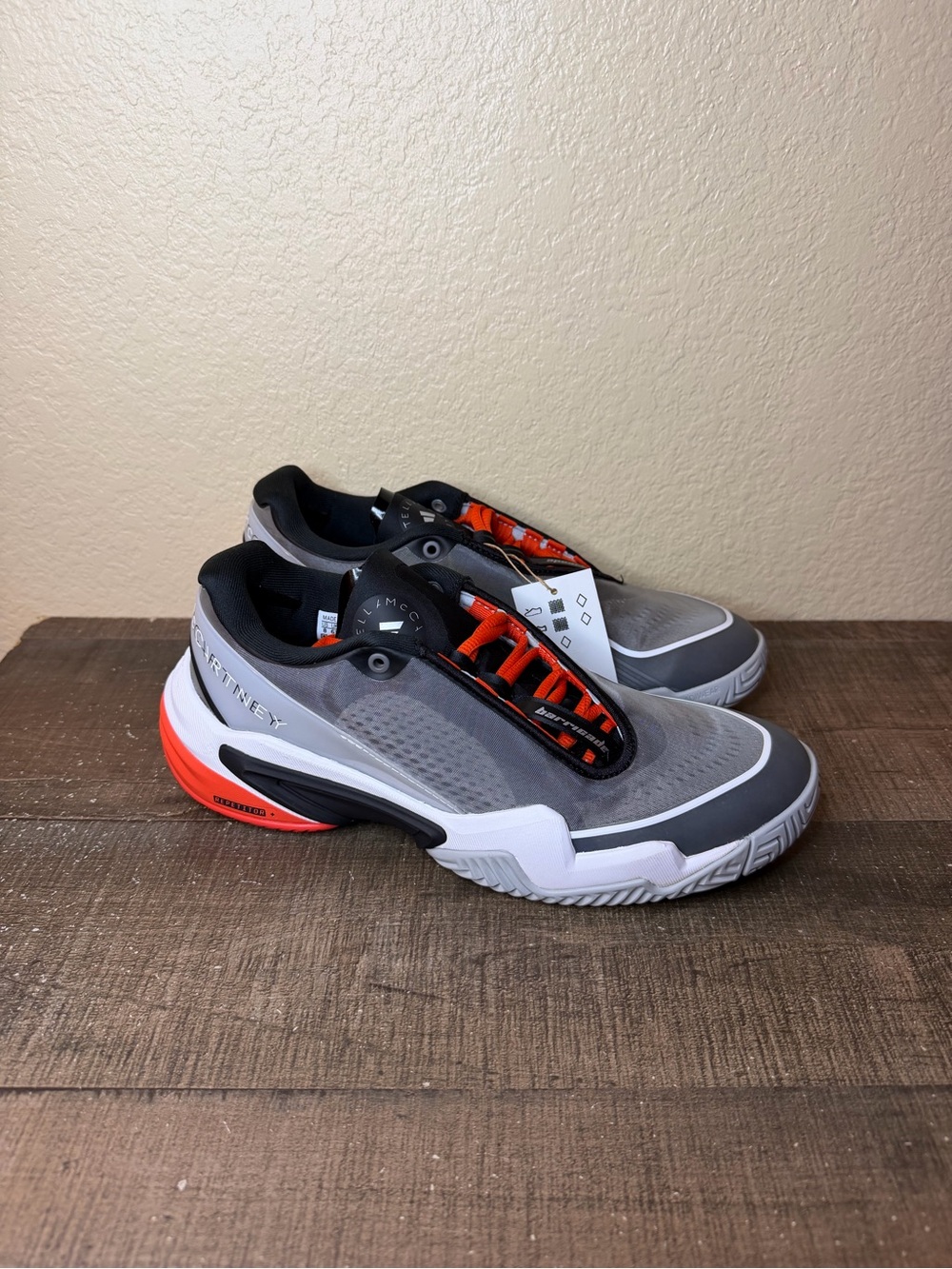 Stella McCartney Adidas Barricade “Charcoal Orange” Tennis Shoes
Size 8 Women.